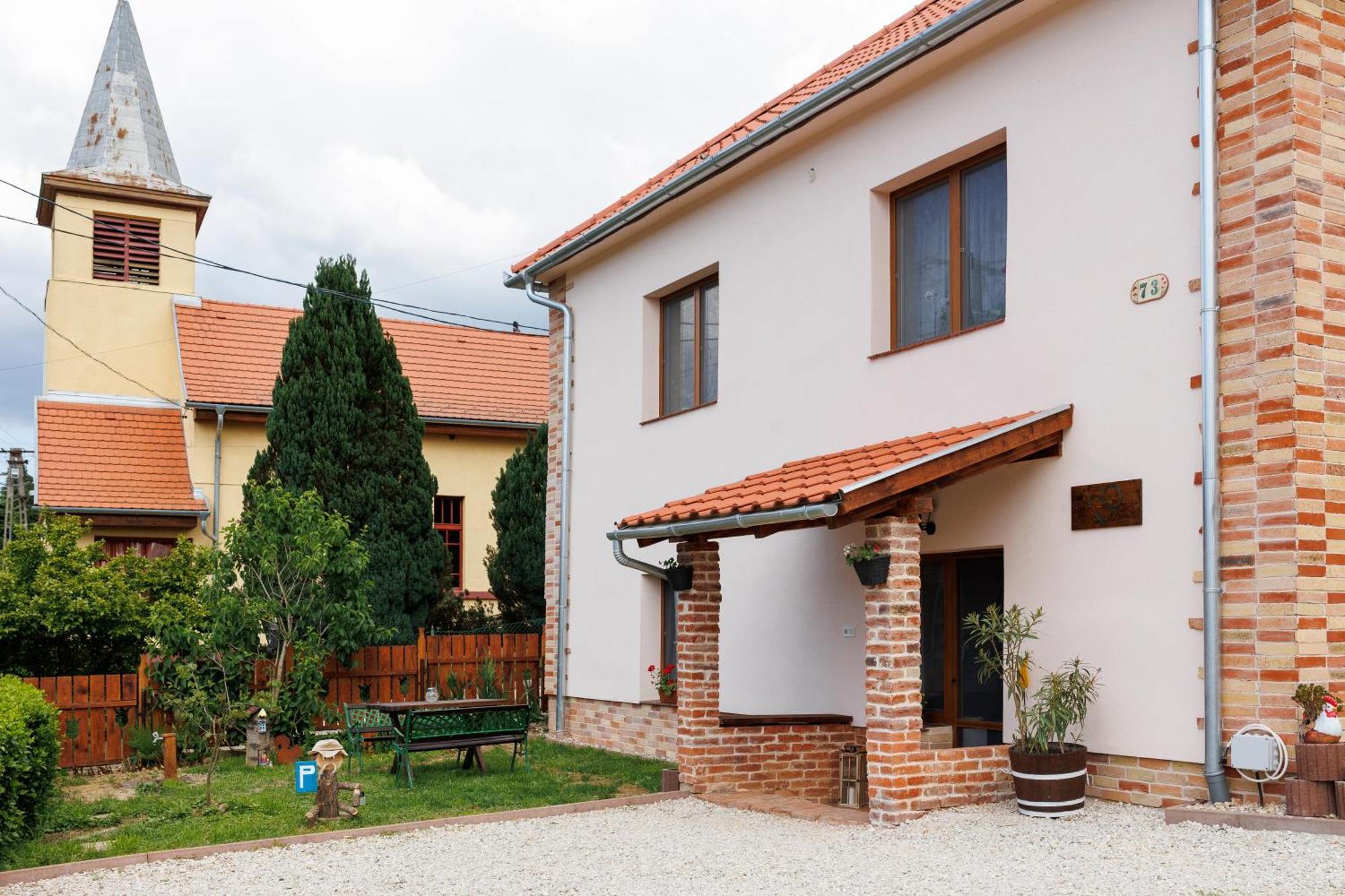 Tulipanos Kucko Az Orsegben Apartment Viszak